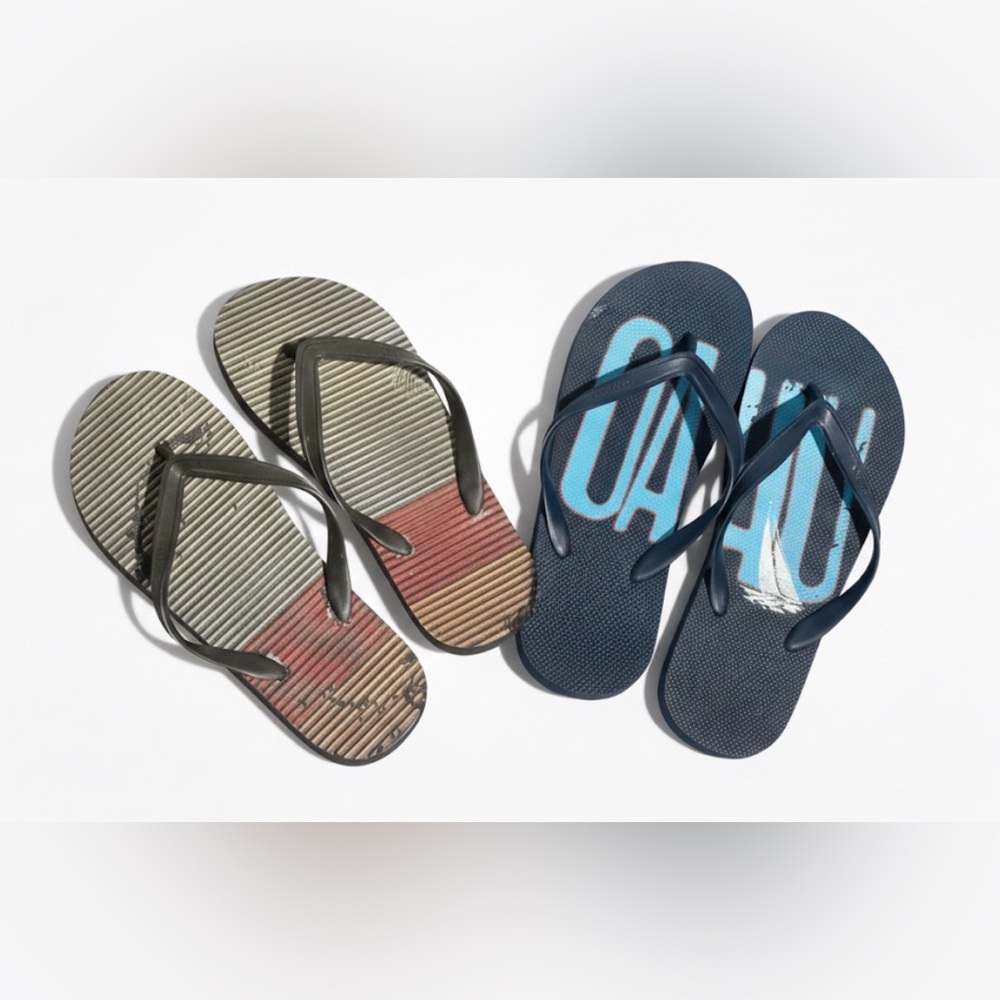 🌟 FREE 🌟 WITH ANY BUNDLE! 🆕 Old Navy - Men’s Flip Flops: 2 Pairs